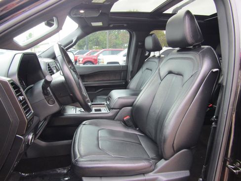 Used 2021 Ford Expedition Max Limited image 9