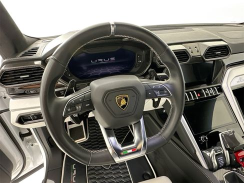 Used 2021 Lamborghini Urus Base image 11