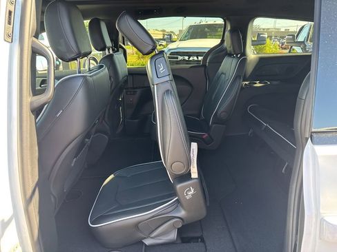New 2026 Chrysler Pacifica Limited w/ S Appearance Package image 22