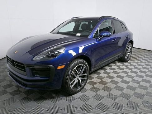 Certified 2025 Porsche Macan image 1