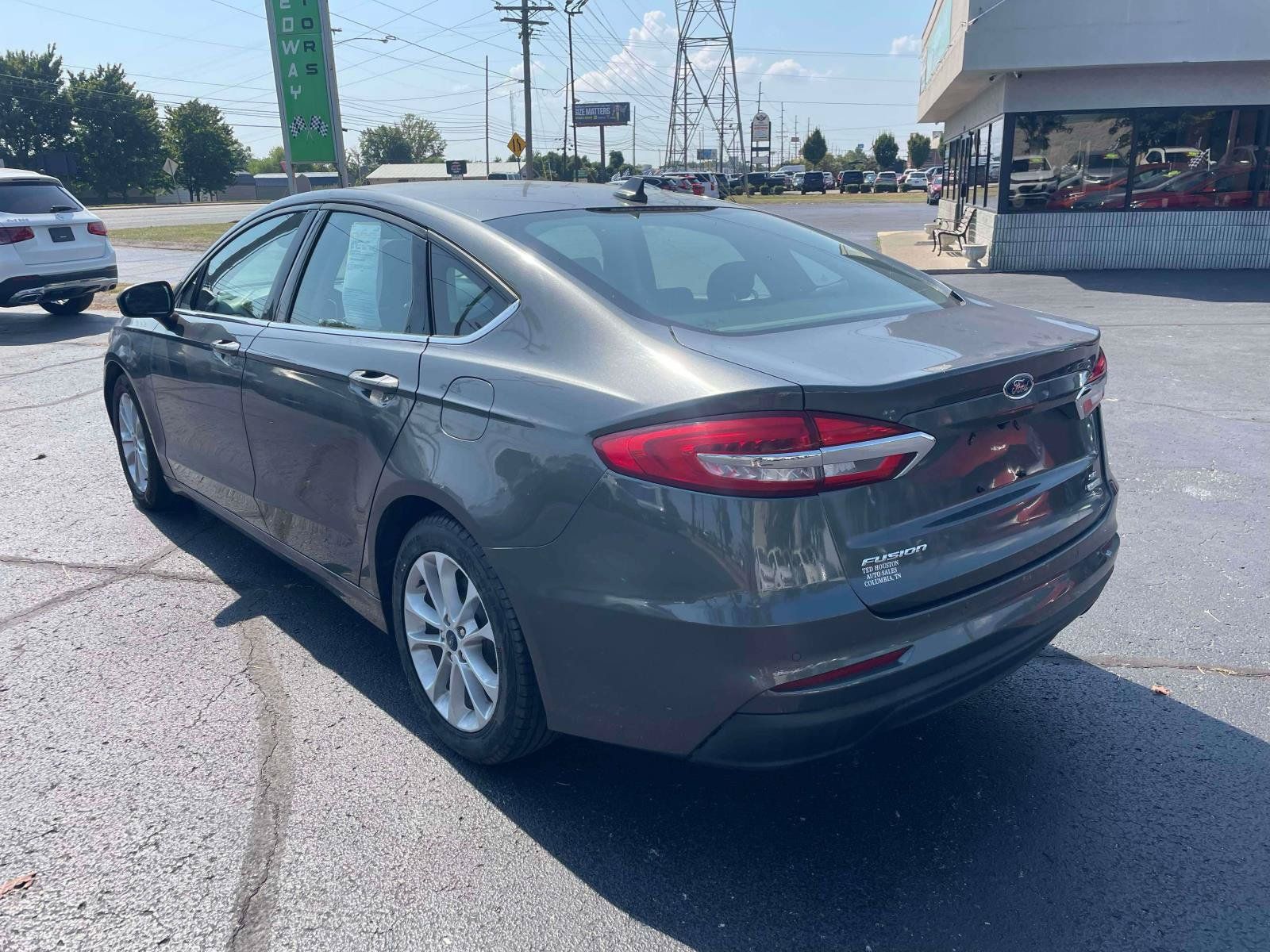 Used 2020 Ford Fusion SE FWD image 5