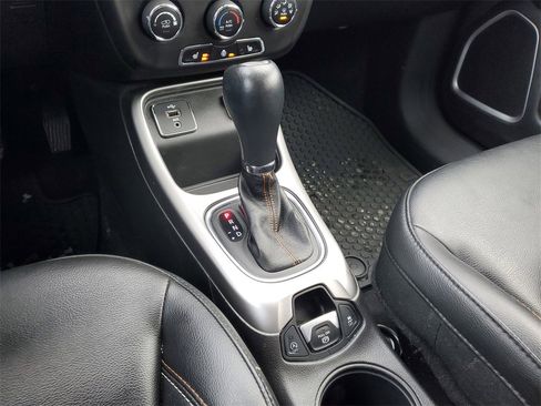 Used 2018 Jeep Compass Latitude w/ Cold Weather Group image 27