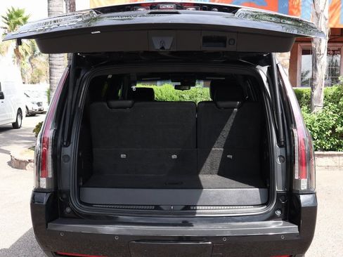 Used 2019 Cadillac Escalade Platinum AWD/4WD image 8