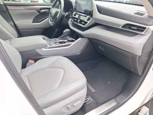 Used 2021 Toyota Highlander Platinum FWD image 34