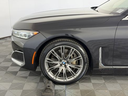 Used 2020 BMW 750i xDrive w/ Cold Weather Package image 9