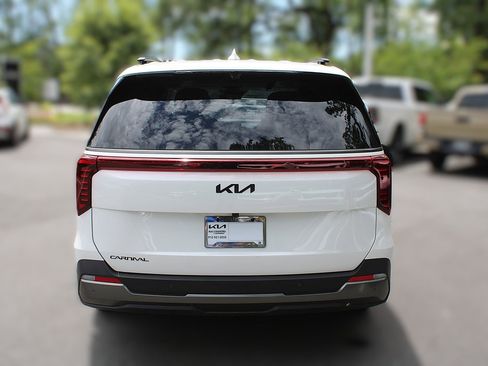 New 2026 Kia Carnival SX FWD image 11