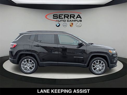 Used 2022 Jeep Compass Latitude image 12
