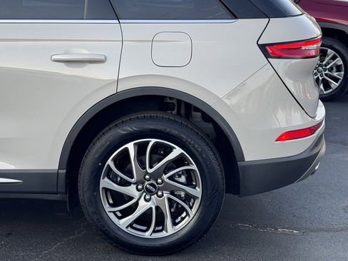 Used 2022 Lincoln Corsair Standard w/ Equipment Group 101A image 37