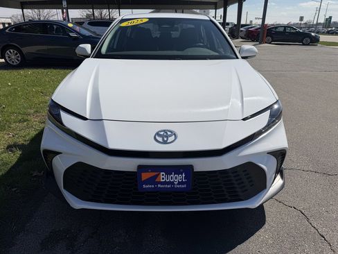 Used 2025 Toyota Camry SE image 7
