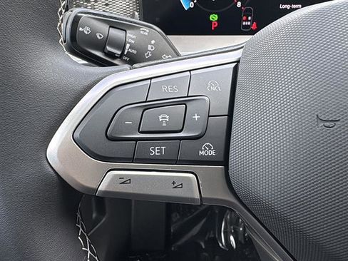 New 2026 Volkswagen Tiguan SE FWD image 17