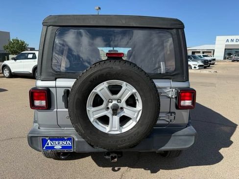 Used 2018 Jeep Wrangler Unlimited Sport AWD/4WD image 2