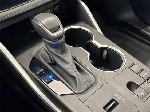 Used 2023 Toyota Highlander XSE FWD image 26