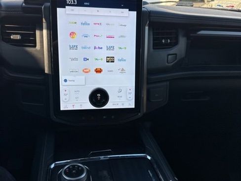 Used 2022 Ford Expedition Max Platinum image 17