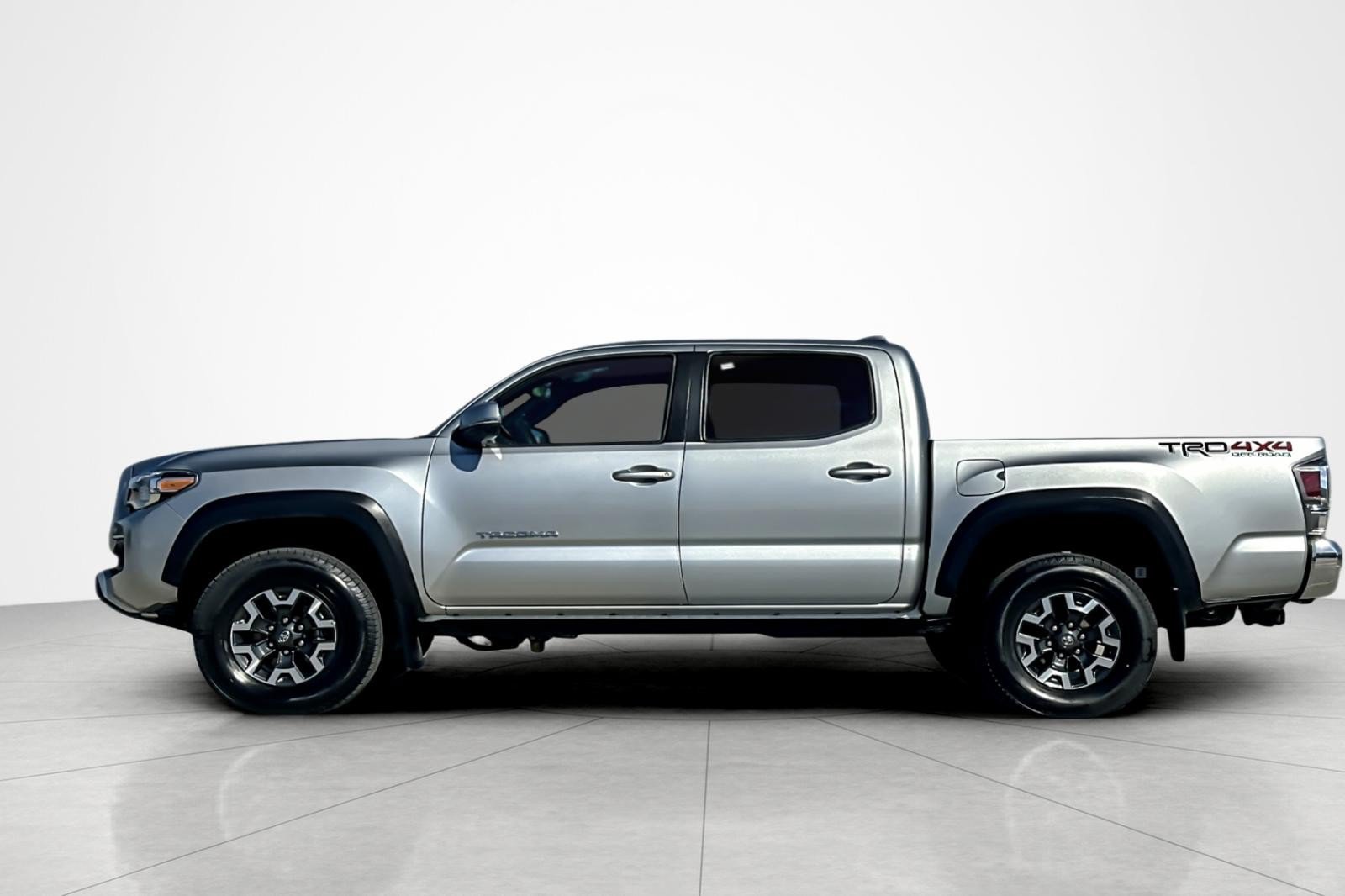 Certified 2023 Toyota Tacoma TRD Off-Road AWD/4WD image 2