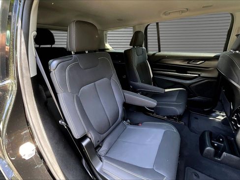 Used 2023 Jeep Grand Cherokee L Laredo w/ Luxury Tech Group I AWD/4WD image 16