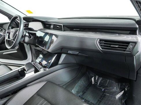 Used 2023 Audi e-tron Premium Plus w/ Premium Plus Package AWD/4WD image 26