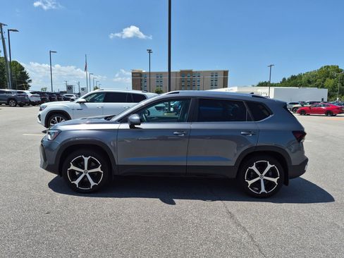 Used 2026 Volkswagen Taos SEL AWD/4WD image 6