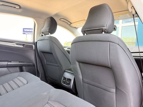 Used 2019 Ford Fusion SE FWD image 17