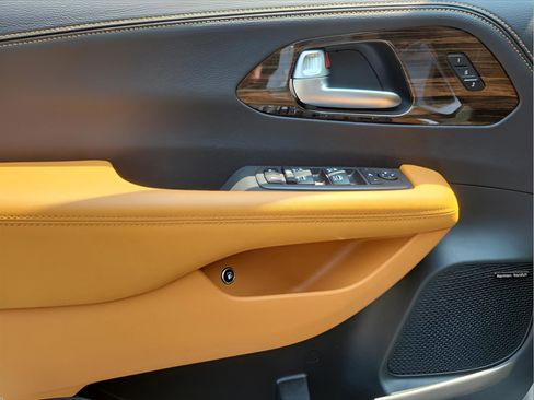 New 2023 Chrysler Pacifica Pinnacle image 8