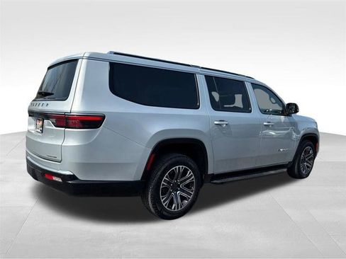 Used 2024 Jeep Wagoneer L Series II w/ Flexible Seating Group AWD/4WD image 5