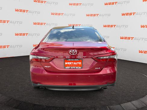 Used 2022 Toyota Camry XLE w/ Navigation Package FWD image 4