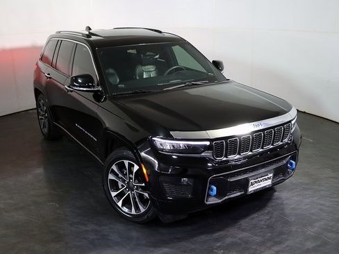 Used 2022 Jeep Grand Cherokee Overland w/ Luxury Tech Group IV image 7