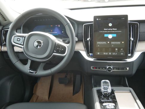 New 2026 Volvo XC90 T8 Plus AWD/4WD image 7