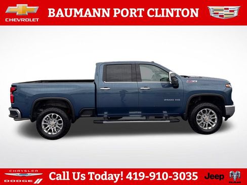 Used 2025 Chevrolet Silverado 2500 LTZ w/ LTZ Convenience Package AWD/4WD image 8