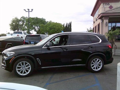 Used 2019 BMW X5 xDrive40i w/ Premium Package 2 AWD/4WD image 3