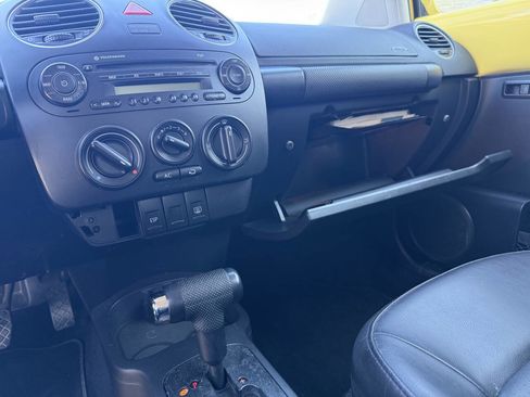 Used 2010 Volkswagen Beetle Coupe image 22