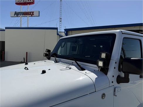 Used 2018 Jeep Wrangler Unlimited Sport AWD/4WD image 14