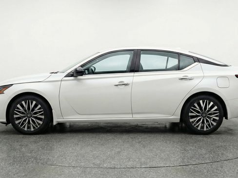 Used 2025 Nissan Altima 2.5 SV image 5