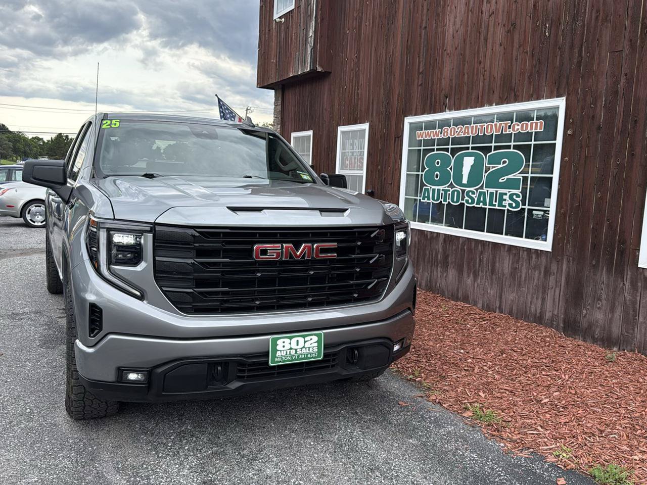 Used 2025 GMC Sierra 1500 Elevation AWD/4WD image 2