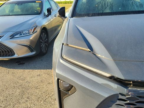 Certified 2025 Toyota Crown Signia XLE image 5