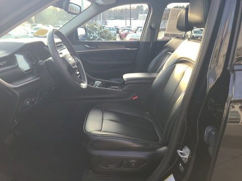 Used 2023 Jeep Grand Cherokee L Limited image 17