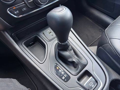 Used 2021 Jeep Cherokee Latitude Lux FWD image 40