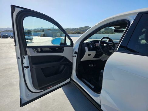 Used 2025 Porsche Cayenne S image 19