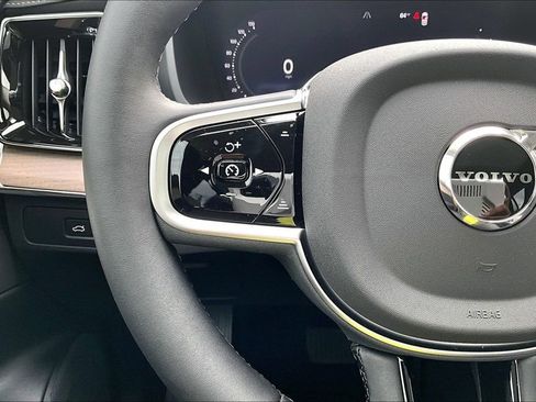 New 2026 Volvo XC90 T8 Plus AWD/4WD image 24