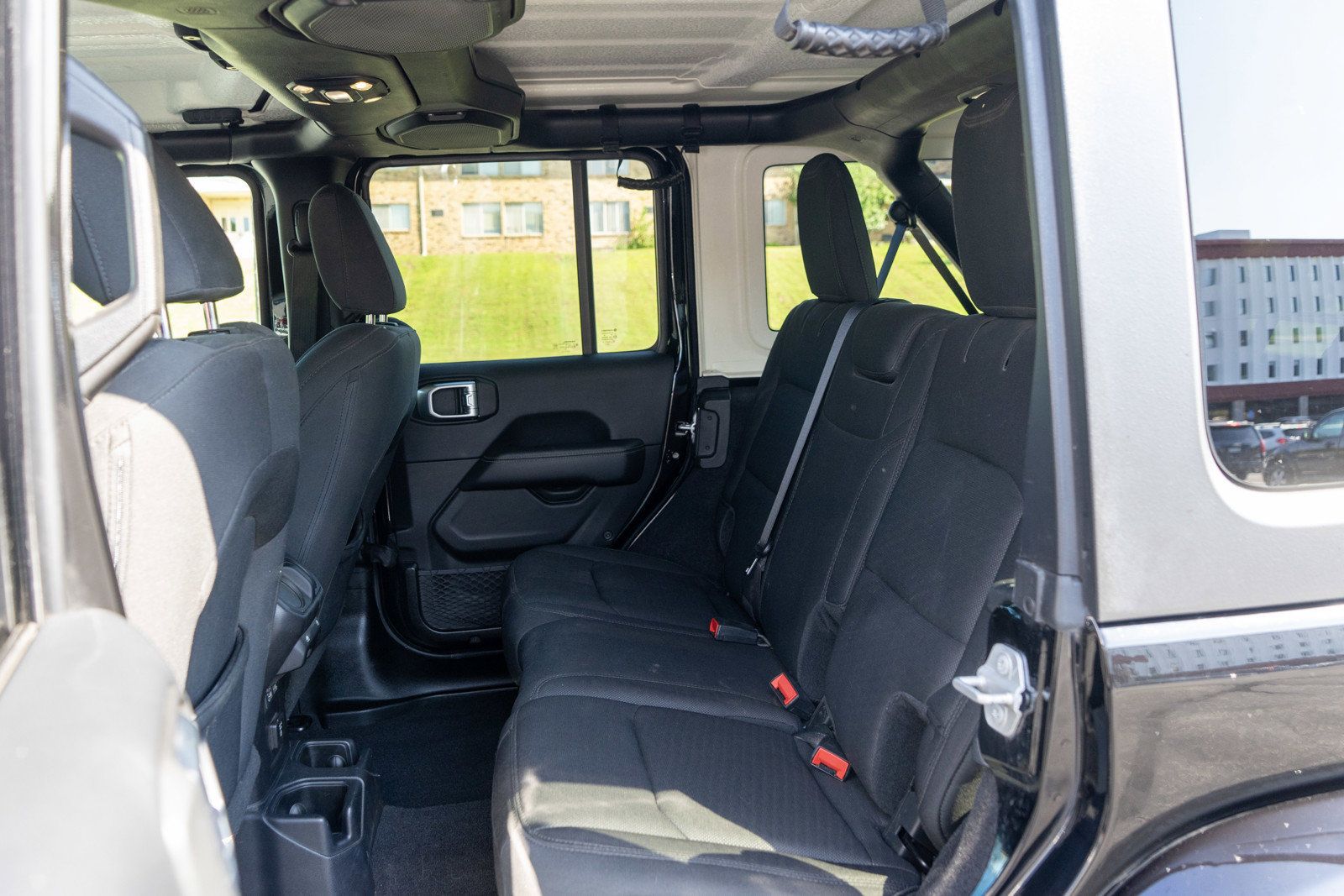 Used 2019 Jeep Wrangler Unlimited Sahara AWD/4WD image 29