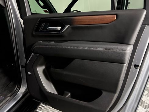 Used 2025 GMC Yukon XL Denali image 31