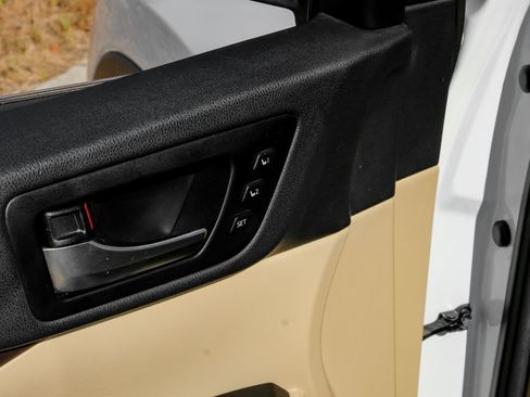 Used 2019 Toyota Highlander Limited FWD image 52