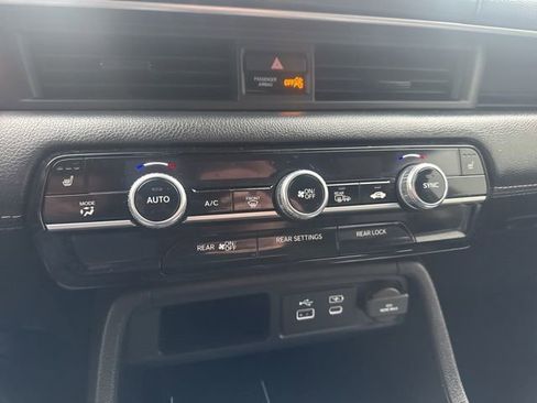 Used 2025 Honda Pilot Touring image 29