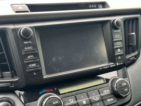 Used 2017 Toyota RAV4 Limited image 12