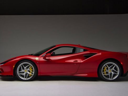 Used 2021 Ferrari F8 Tributo image 38
