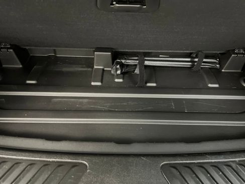 Used 2025 Chevrolet Tahoe LT image 39