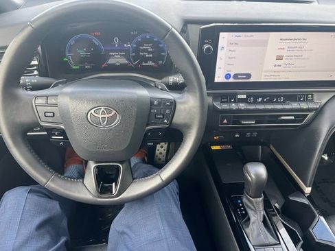Used 2025 Toyota Camry XSE AWD/4WD image 3