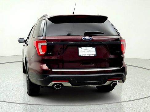 Used 2018 Ford Explorer XLT w/ Equipment Group 202A AWD/4WD image 6