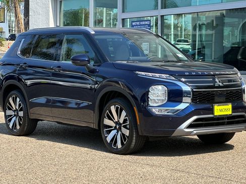 New 2025 Mitsubishi Outlander SEL image 2
