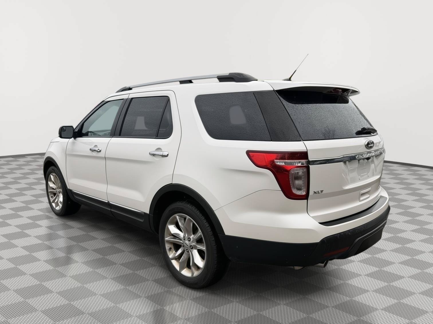 Used 2014 Ford Explorer XLT w/ Equipment Group 202A FWD image 7