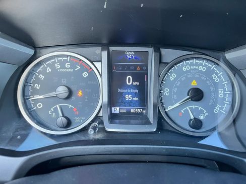Used 2020 Toyota Tacoma TRD Off-Road w/ TRD Premium Off Road Package AWD/4WD image 32